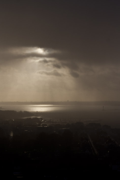 Blick zur Friedrichsorter Enge mit Leuchtturm Friedrichsort