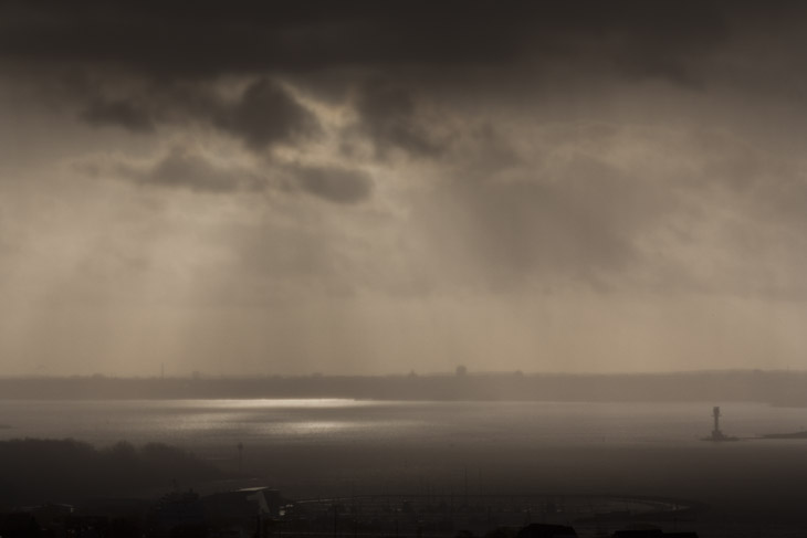 Blick zur Friedrichsorter Enge mit Leuchtturm Friedrichsort