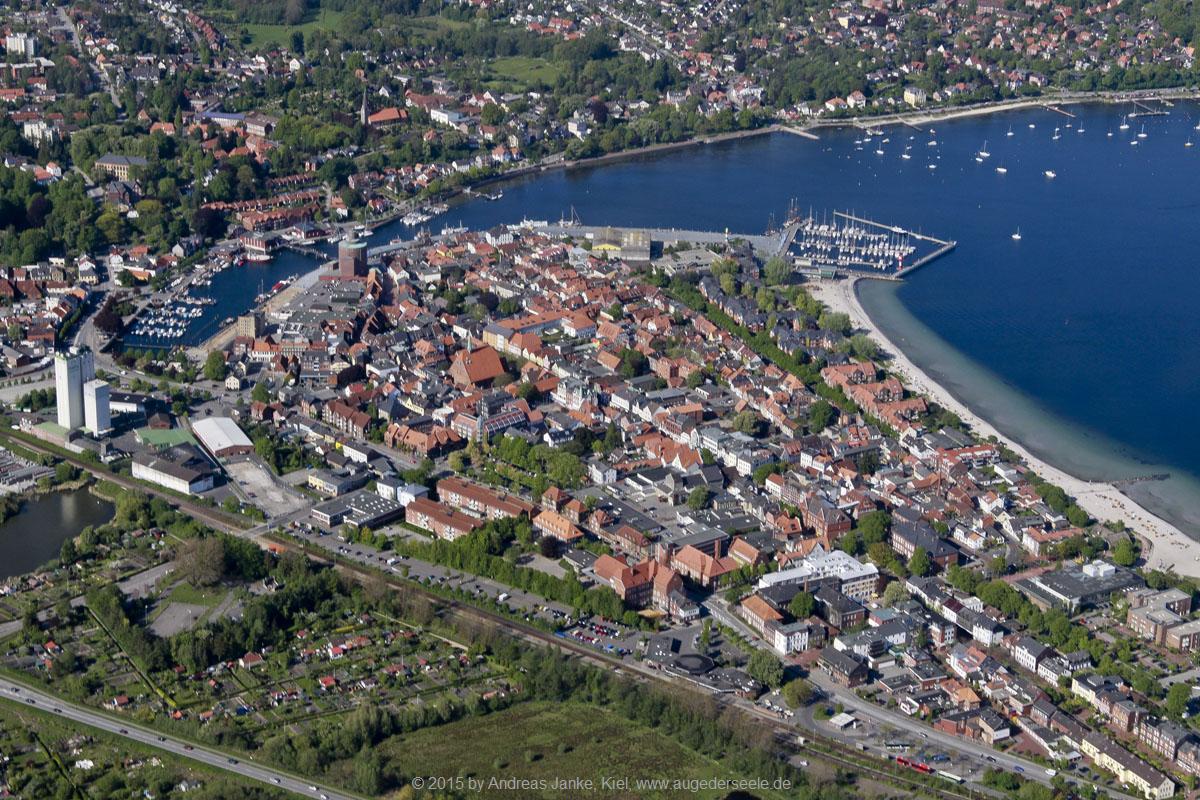 Luftbild Eckernförde, Innenstadt und Strand