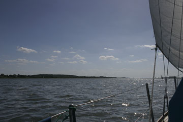 Schlei, Segeln, Landschaft, blauer Himmel, Sommer, Schleilandschaft, Landschaftsaufnahme, Schleiregion, Urlaub, Ferien