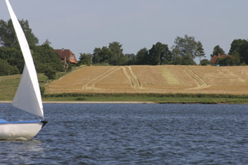 Schlei, Segeln, Landschaft, blauer Himmel, Sommer, Schleilandschaft, Landschaftsaufnahme, Schleiregion, Urlaub, Ferien