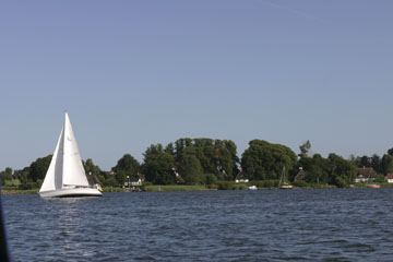 Schlei, Segeln, Landschaft, blauer Himmel, Sommer, Schleilandschaft, Landschaftsaufnahme, Schleiregion, Urlaub, Ferien