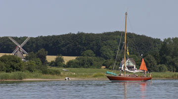 Schlei, Segeln, Landschaft, blauer Himmel, Sommer, Schleilandschaft, Landschaftsaufnahme, Schleiregion, Urlaub, Ferien