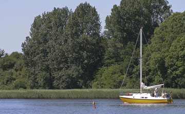 Schlei, Segeln, Landschaft, blauer Himmel, Sommer, Schleilandschaft, Landschaftsaufnahme, Schleiregion, Urlaub, Ferien