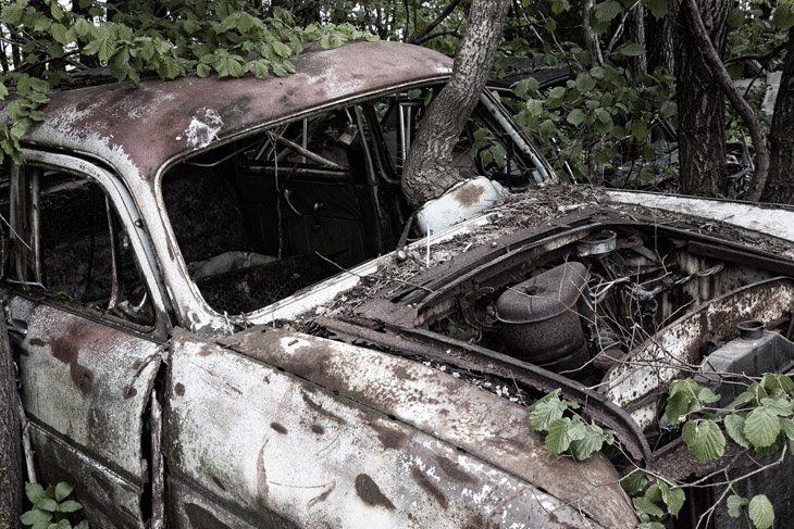 Im Wald der toten Wagen - der Autofriedhof bei Châtillon, Belgien