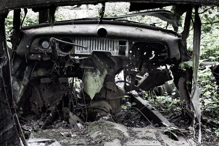 Im Wald der toten Wagen - der Autofriedhof bei Châtillon, Belgien