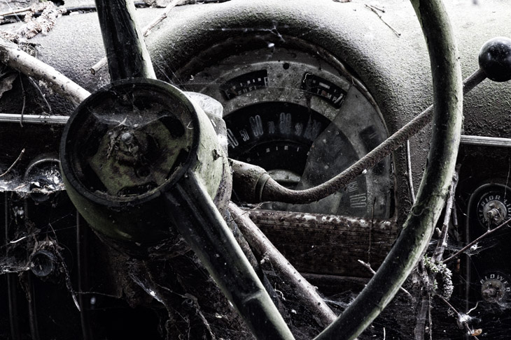 Im Wald der toten Wagen - der Autofriedhof bei Châtillon, Belgien