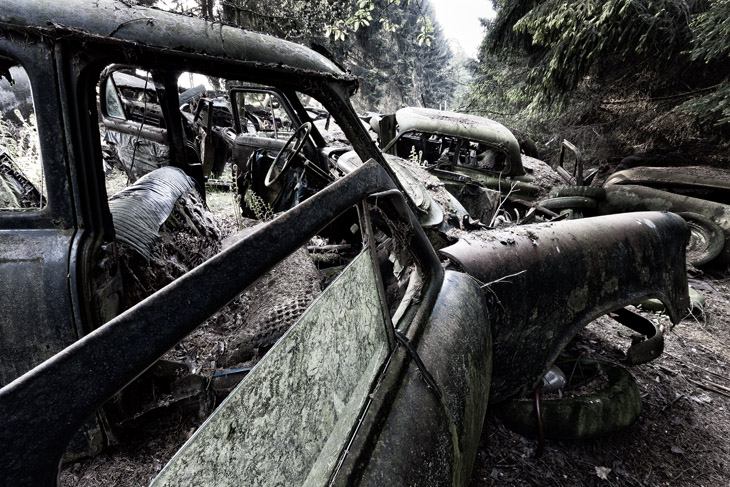 Im Wald der toten Wagen - der Autofriedhof bei Châtillon, Belgien