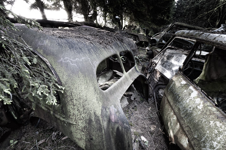 Im Wald der toten Wagen - der Autofriedhof bei Châtillon, Belgien