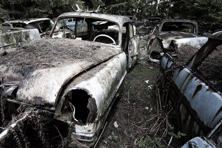 Im Wald der toten Wagen - der Autofriedhof bei Châtillon, Belgien