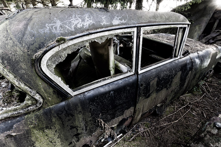 Im Wald der toten Wagen - der Autofriedhof bei Châtillon, Belgien