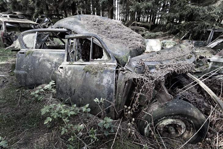 Im Wald der toten Wagen - der Autofriedhof bei Châtillon, Belgien