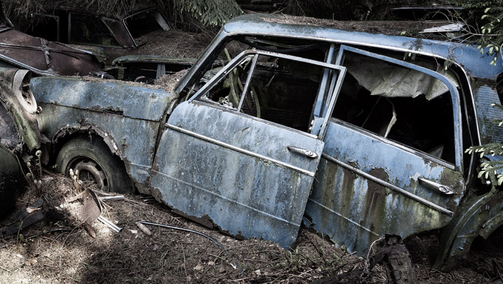 Im Wald der toten Wagen - der Autofriedhof bei Châtillon, Belgien