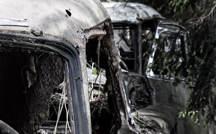 Im Wald der toten Wagen - der Autofriedhof bei Châtillon, Belgien