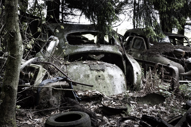 Im Wald der toten Wagen - der Autofriedhof bei Châtillon, Belgien