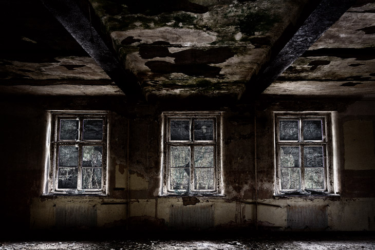 In der Heeresmunitionsanstalt, Fensterreihe eines Unterkunftssaales