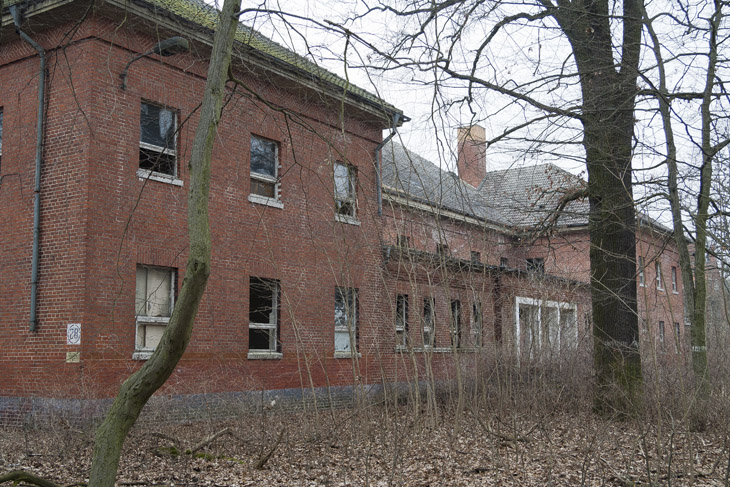 Im alten Munitionslager, Kino von außen