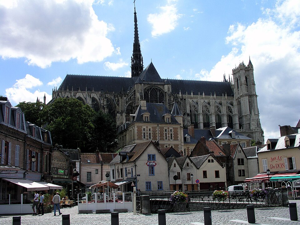 BjörnT, Public domain, via Wikimedia Commons