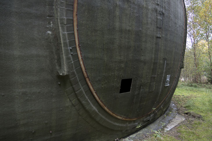 Auf der Rückseite der Plastikhalle